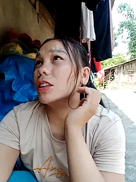 Snapshot of vanvan005 chatting on May 16, 12:51 am vanvan005 online show from May 16, 12:51 am