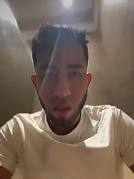 Snapshot of liam_bronw chatting on June 20, 7:27 pm liam bronw online show from June 20, 7:27 pm