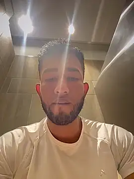 Snapshot of liam_bronw chatting on June 21, 8:33 pm liam bronw online show from June 21, 8:33 pm