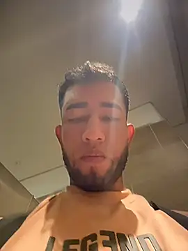 Snapshot of liam_bronw chatting on July 6, 8:33 pm liam bronw online show from July 6, 8:33 pm