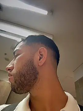 Snapshot of liam_bronw chatting on July 20, 4:53 pm liam bronw online show from July 20, 4:53 pm