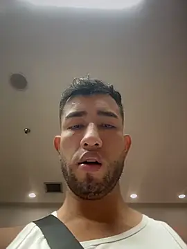 Snapshot of liam_bronw chatting on August 1, 5:01 pm liam bronw online show from August 1, 5:01 pm