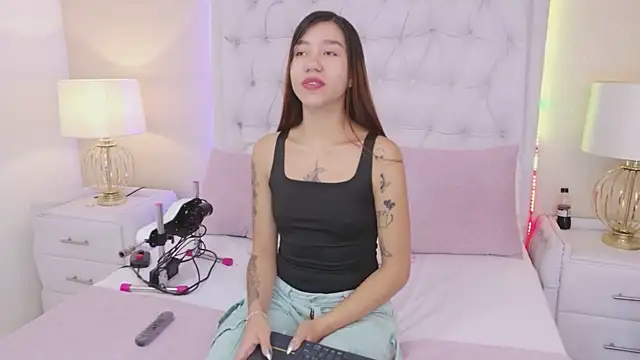 VioletFroost online show from January 11, 12:10 pm