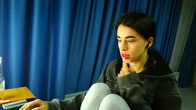 Vlada Elfie online show from March 14, 5:40 pm