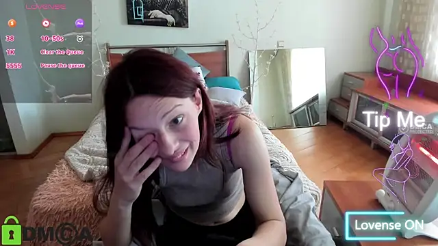 Lily Viola online show from May 1, 7:46 am