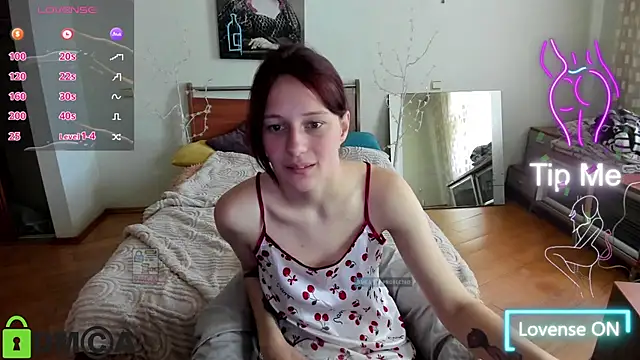 Lily Viola online show from May 6, 7:35 am