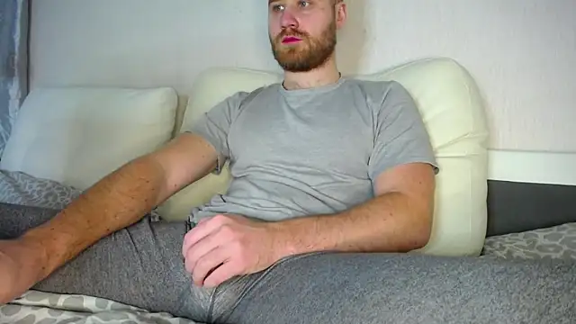 LorenzoLux online show from March 2, 5:25 pm