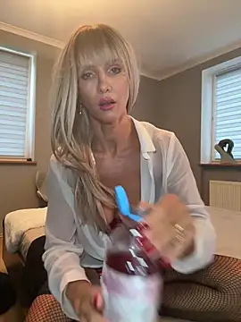 NaughtyNinky online show from August 7, 5:31 am
