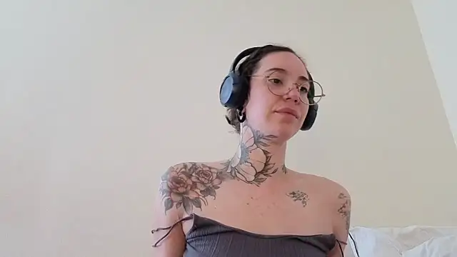 Dirty Pink online show from June 8, 8:48 am