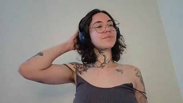 Dirty Pink online show from June 19, 8:07 am
