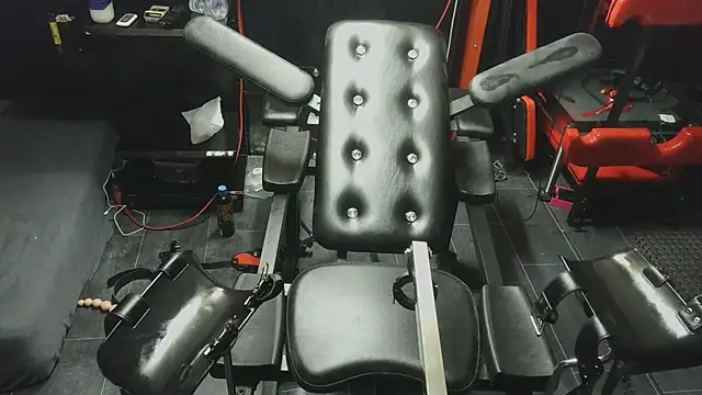 Snapshot of ashleyandtommy1 chatting on January 11, 8:36 pm ashleyandtommy1 online show from January 11, 8:36 pm