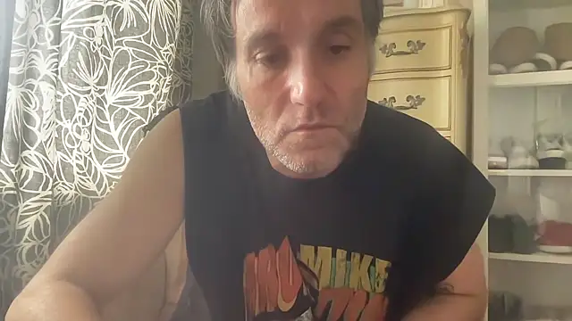 Snapshot of wolverinedream chatting on June 6, 6:23 pm wolverinedream online show from June 6, 6:23 pm