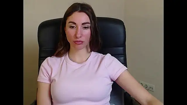 cammila horn online show from January 18, 6:23 pm