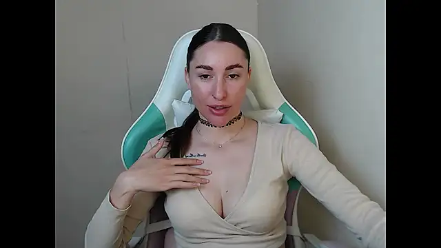 cammila horn online show from April 23, 5:30 am