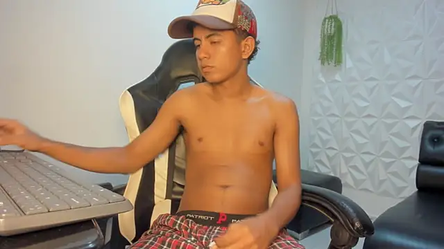 Alluringangel23 online show from January 15, 1:21 am