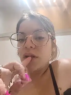 gisequeen online show from March 17, 5:38 pm