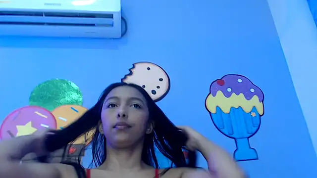 skinnysexzara18 online show from February 14, 2:08 am