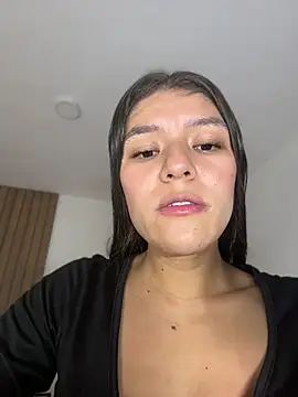 TaylorrHill online show from August 3, 9:18 pm