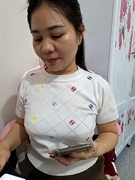 Avelyn-n online show from February 8, 2:37 am