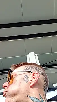 Snapshot of Der_Schoene_Penis chatting on January 17, 10:42 am Der Schoene Penis online show from January 17, 10:42 am