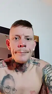 Snapshot of Der_Schoene_Penis chatting on February 5, 11:31 pm Der Schoene Penis online show from February 5, 11:31 pm