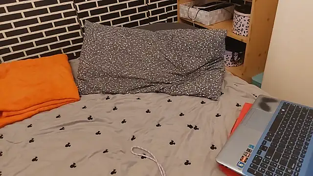 Spatgirl online show from February 16, 7:32 pm