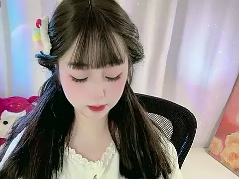 Snapshot of CLaire-5 chatting on February 2, 12:15 pm CLaire-5 online show from February 2, 12:15 pm