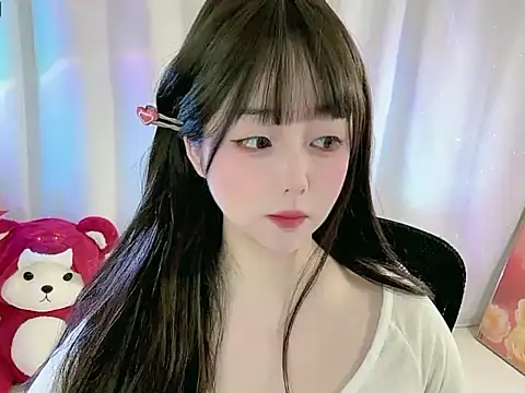 Snapshot of CLaire-5 chatting on February 16, 9:05 am CLaire-5 online show from February 16, 9:05 am