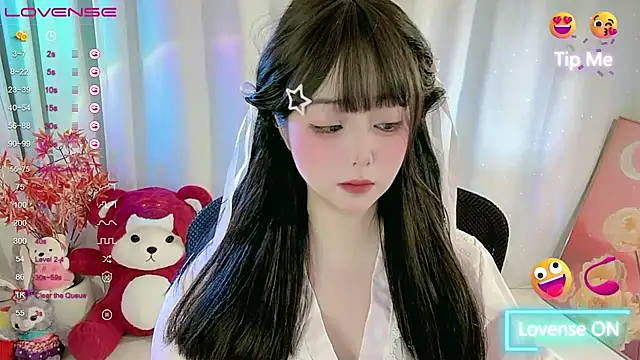 Snapshot of CLaire-5 chatting on February 19, 11:39 am CLaire-5 online show from February 19, 11:39 am