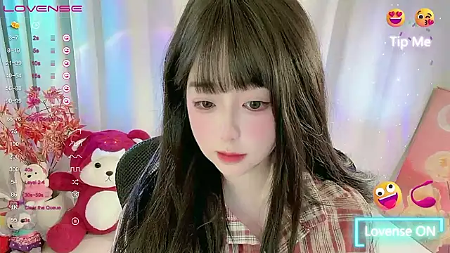 Snapshot of CLaire-5 chatting on February 23, 11:07 am CLaire-5 online show from February 23, 11:07 am