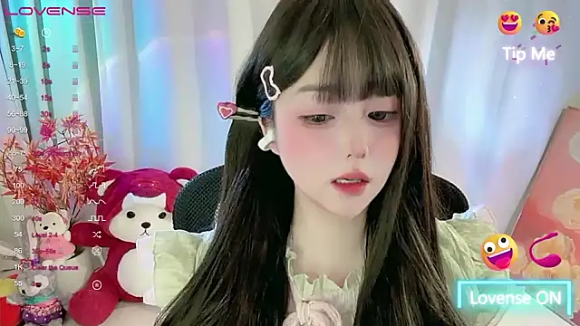 Snapshot of CLaire-5 chatting on February 25, 1:54 pm CLaire-5 online show from February 25, 1:54 pm