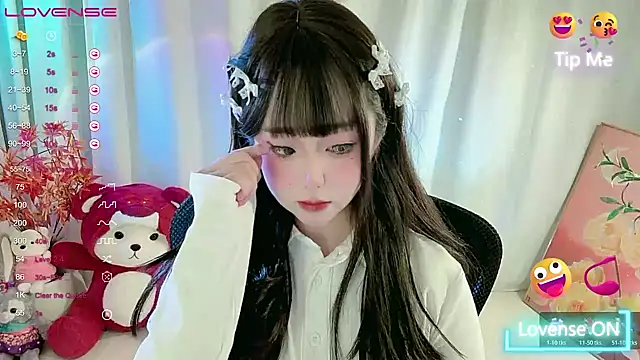 Snapshot of CLaire-5 chatting on March 7, 8:39 pm CLaire-5 online show from March 7, 8:39 pm