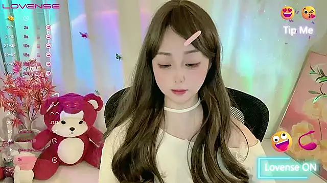 Snapshot of CLaire-5 chatting on March 27, 8:26 am CLaire-5 online show from March 27, 8:26 am