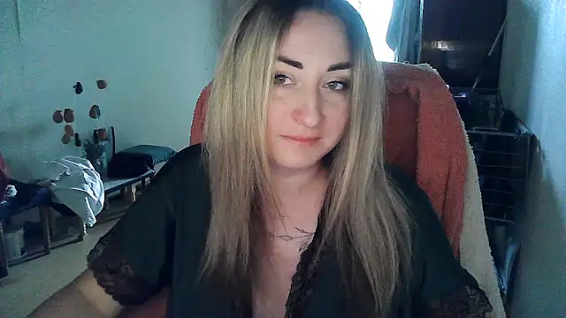 Snapshot of FoxyAnn12 chatting on July 26, 5:15 am FoxyAnn12 online show from July 26, 5:15 am
