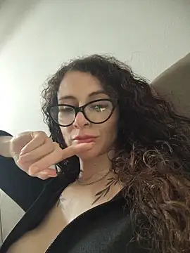 Snapshot of Nanucurlyxx chatting on May 31, 6:42 pm Nanucurlyxx online show from May 31, 6:42 pm