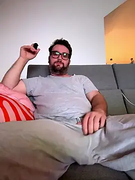 Snapshot of Dominic2295 chatting on January 16, 4:27 am Dominic2295 online show from January 16, 4:27 am