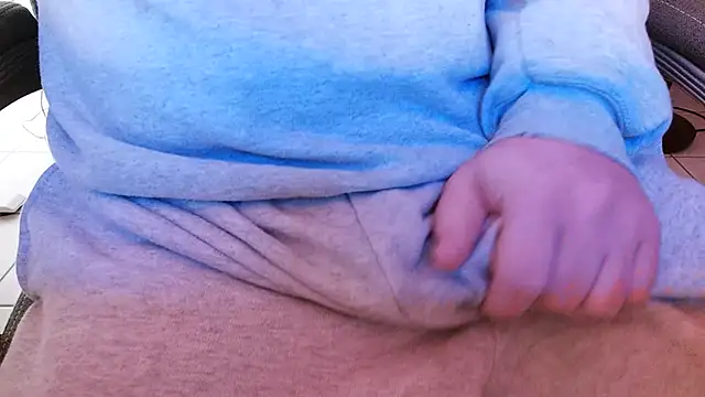 Snapshot of Dominic2295 chatting on February 1, 7:07 am Dominic2295 online show from February 1, 7:07 am