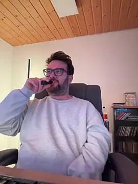 Snapshot of Dominic2295 chatting on February 7, 2:32 pm Dominic2295 online show from February 7, 2:32 pm