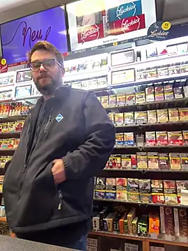 Snapshot of Dominic2295 chatting on February 11, 5:01 am Dominic2295 online show from February 11, 5:01 am