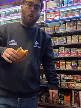 Snapshot of Dominic2295 chatting on February 13, 5:03 am Dominic2295 online show from February 13, 5:03 am