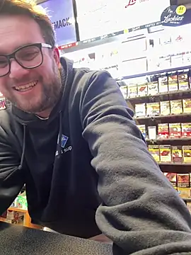 Snapshot of Dominic2295 chatting on February 16, 5:14 am Dominic2295 online show from February 16, 5:14 am