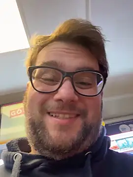 Snapshot of Dominic2295 chatting on February 18, 5:14 am Dominic2295 online show from February 18, 5:14 am