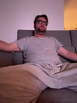 Snapshot of Dominic2295 chatting on February 21, 4:46 am Dominic2295 online show from February 21, 4:46 am