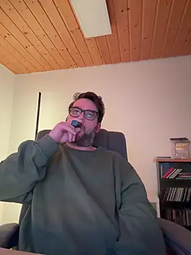 Snapshot of Dominic2295 chatting on February 22, 7:40 am Dominic2295 online show from February 22, 7:40 am