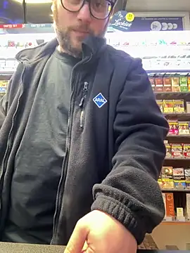 Snapshot of Dominic2295 chatting on February 23, 5:16 am Dominic2295 online show from February 23, 5:16 am