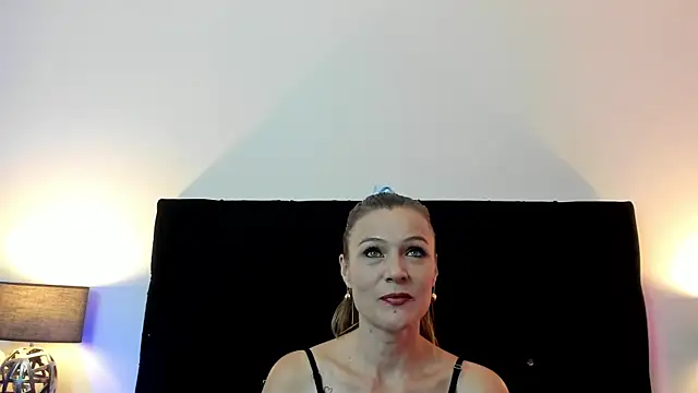 Snapshot of angel_yours11 chatting on July 8, 2:38 am angel yours11 online show from July 8, 2:38 am