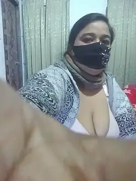 momo loves online show from February 8, 10:35 pm