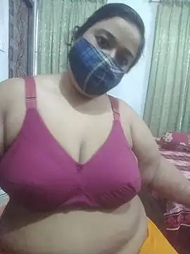 Snapshot of momo_loves chatting on July 8, 5:12 am momo loves online show from July 8, 5:12 am