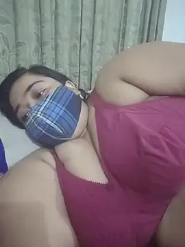 Snapshot of momo_loves chatting on July 15, 3:56 am momo loves online show from July 15, 3:56 am