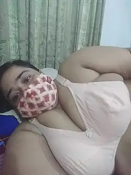 Snapshot of momo_loves chatting on July 24, 4:32 am momo loves online show from July 24, 4:32 am
